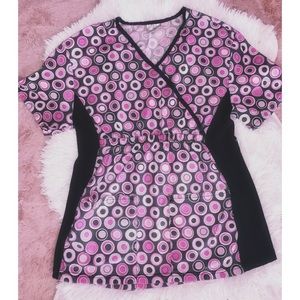 🆕💓🖤Women’s V-neck Pink/Black Design Scrub🖤💓🆕